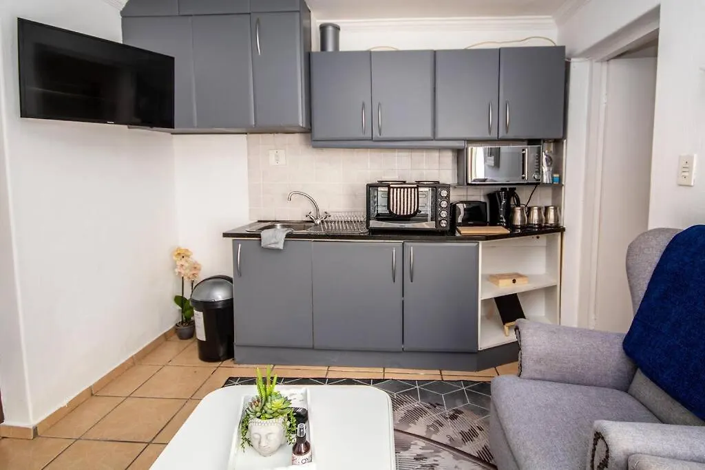 Hq Warm And Cosy 1 Bedroom Unit In Sea Point Cape Town 0*,